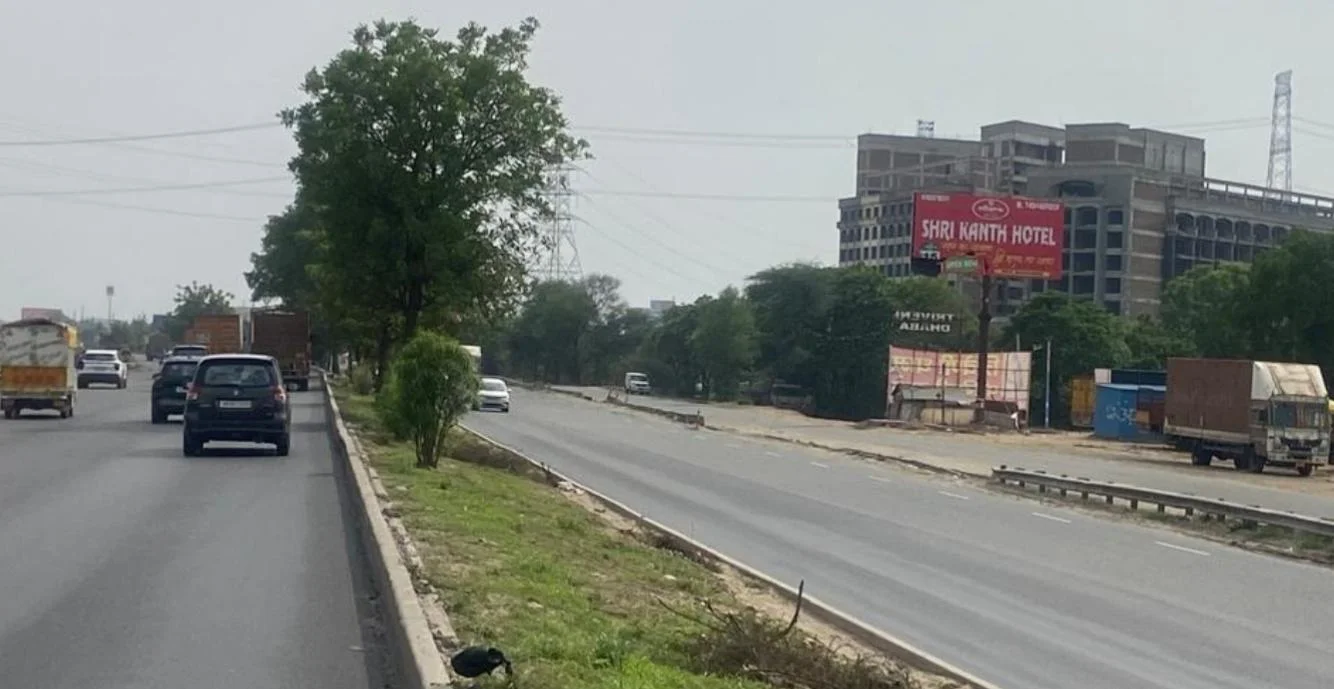 Hoarding at near mannat hotel sidhrawali, Dharuhera