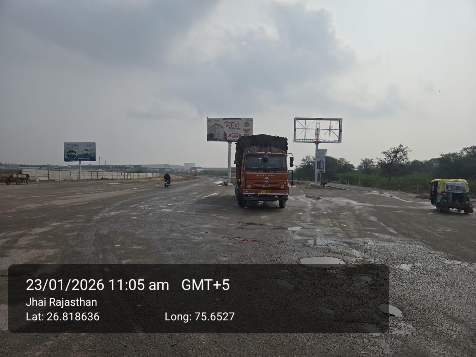 Unipole at Mahindra Sez Outside EMAAR Society fcg Main Circle, Jaipur